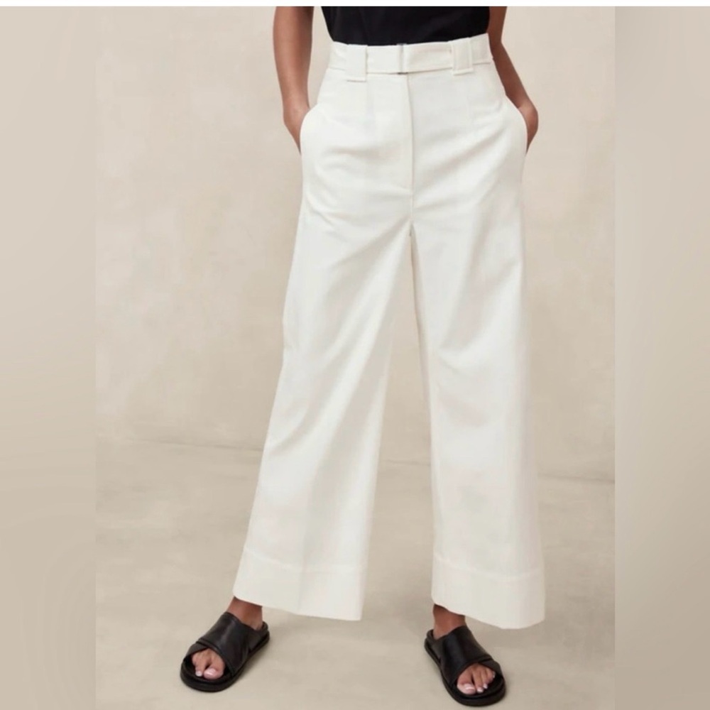 Banana Republic Oceanside Wide Leg Pants. Slightly Cropped. Size 4. Ivory.